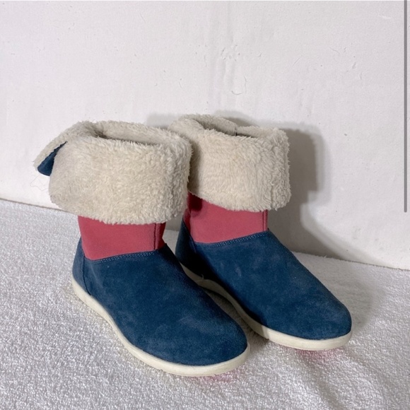 Crocs Red Navy Adela Fold Over Fuzz Bootie 7 - Picture 1 of 16